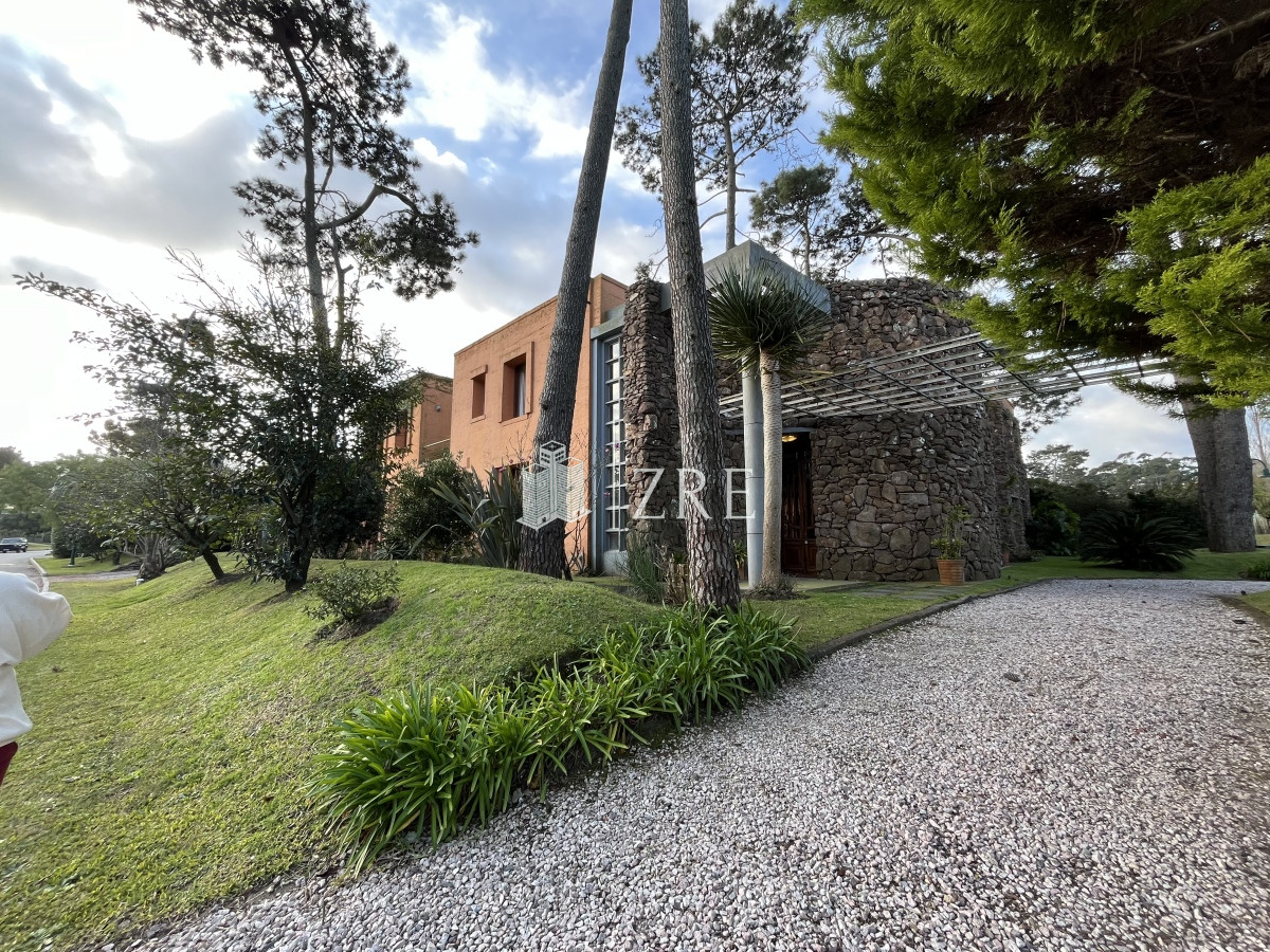 Casa ID.793 - Venta casa en  Barrio Privado La Arbolada Cinco Dormitorios Pisicina
