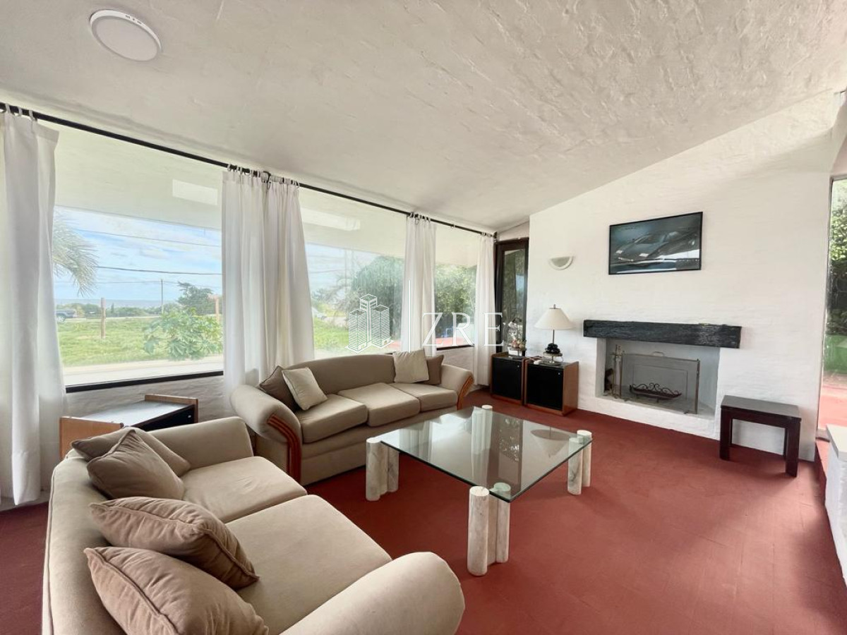 Casa ID.239 - Venta Casa sobre la ruta frente al mar Punta del Este.