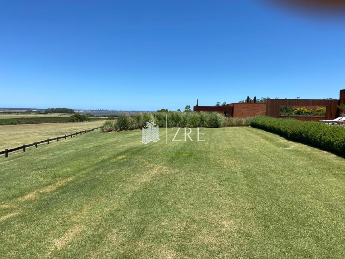 Casa ID.803 - Casa en Venta - 4 Suite-  sauna - piscina - Fasano Las Piedras  