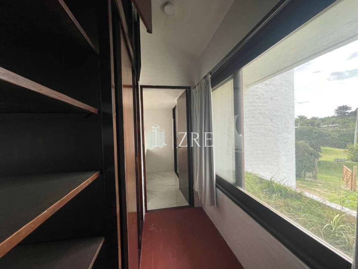 Casa ID.239 - Venta Casa sobre la ruta frente al mar Punta del Este.