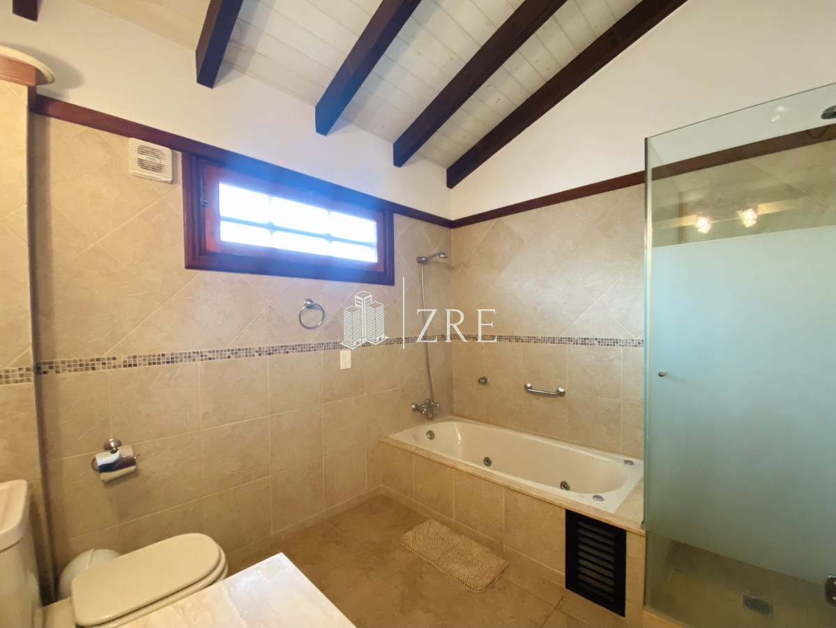 Casa ID.301 - Venta casa 3 dormitorios. Pinares Punta del Este. 