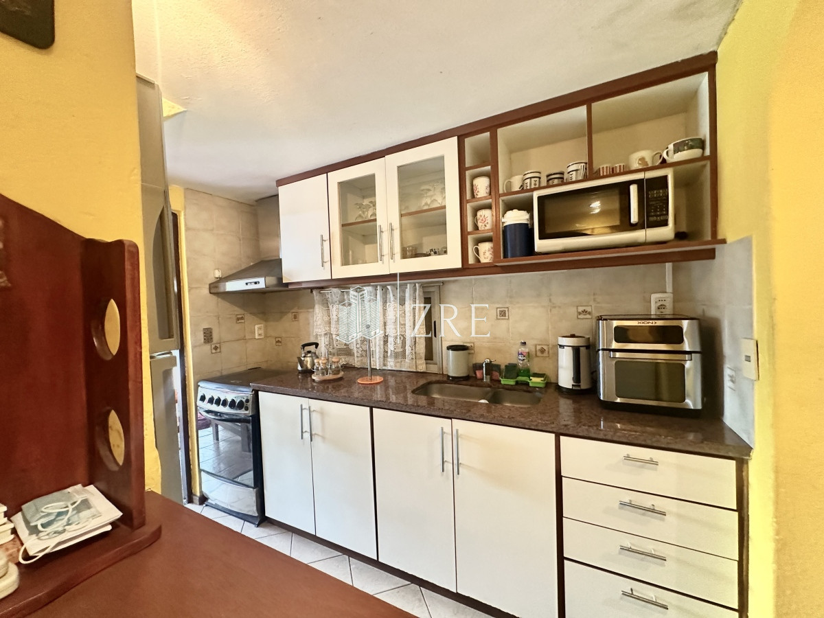 Casa ID.797 - Venta Casa Quincho - 4 Dormitorios + Pileta 