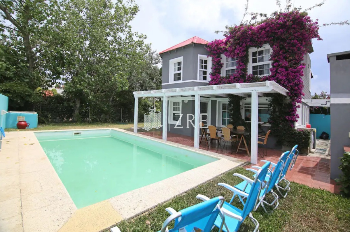 Casa ID.198 - Casa en venta 4 dormitorios La Barra