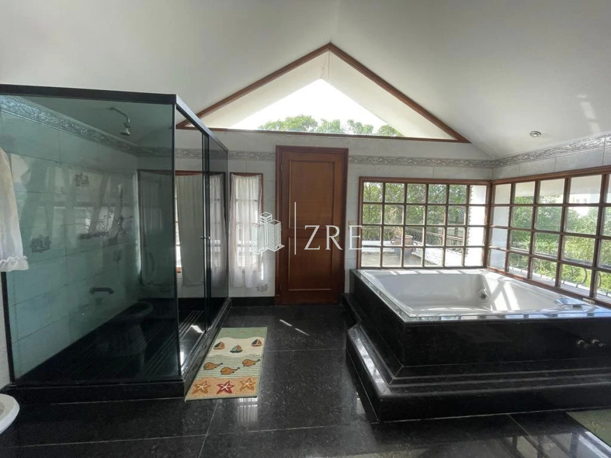 Casa ID.213 - Venta casa 5 dormitorios primera linea playa mansa Punta del Este 