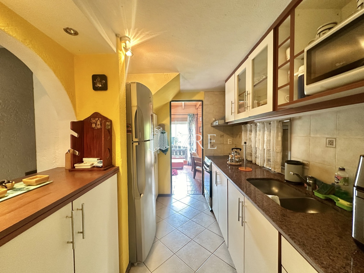 Casa ID.797 - Venta Casa Quincho - 4 Dormitorios + Pileta 