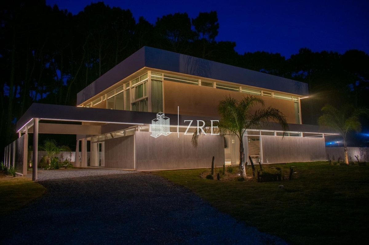 Casa ID.765 - Venta de casa 4 dormitorios