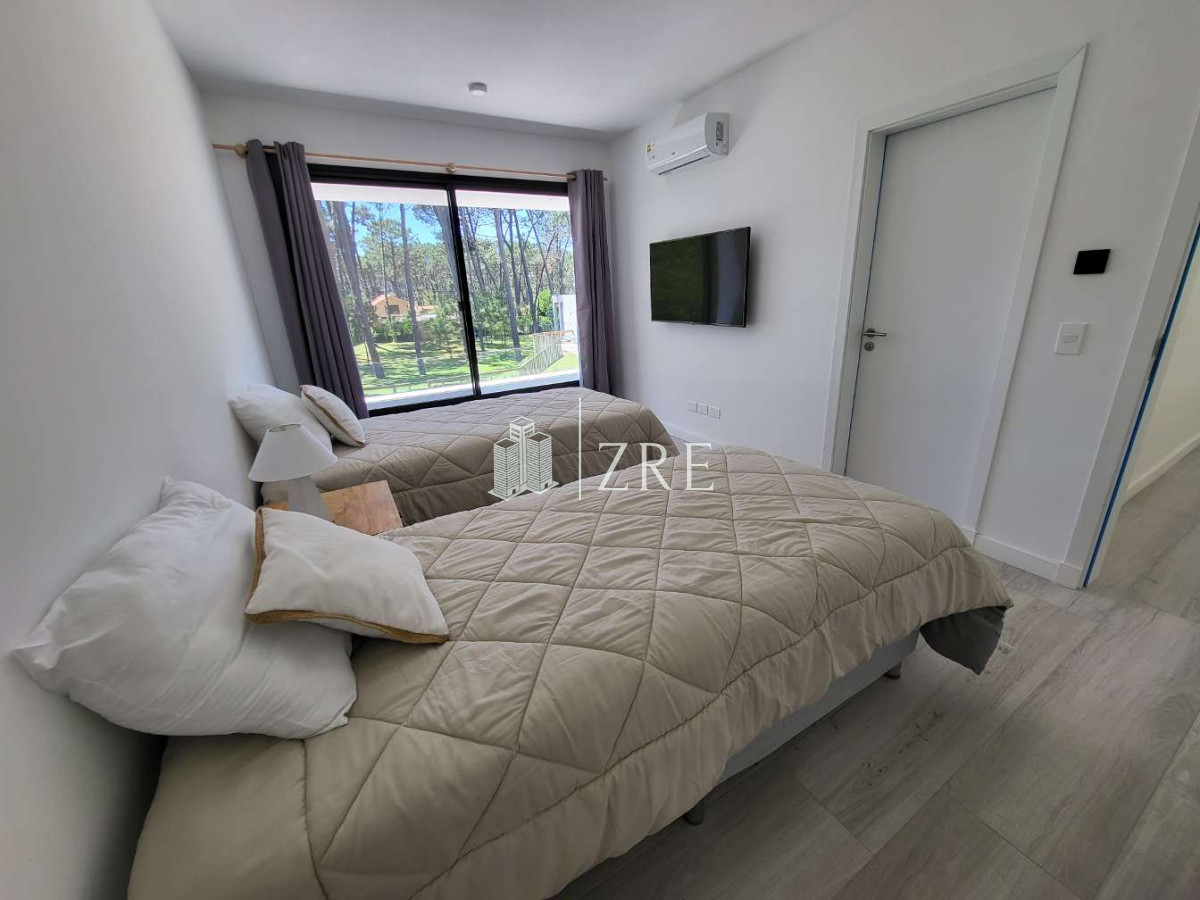 Casa ID.708 - Venta casa 4 dormitorios. Playa Brava, Punta del Este 