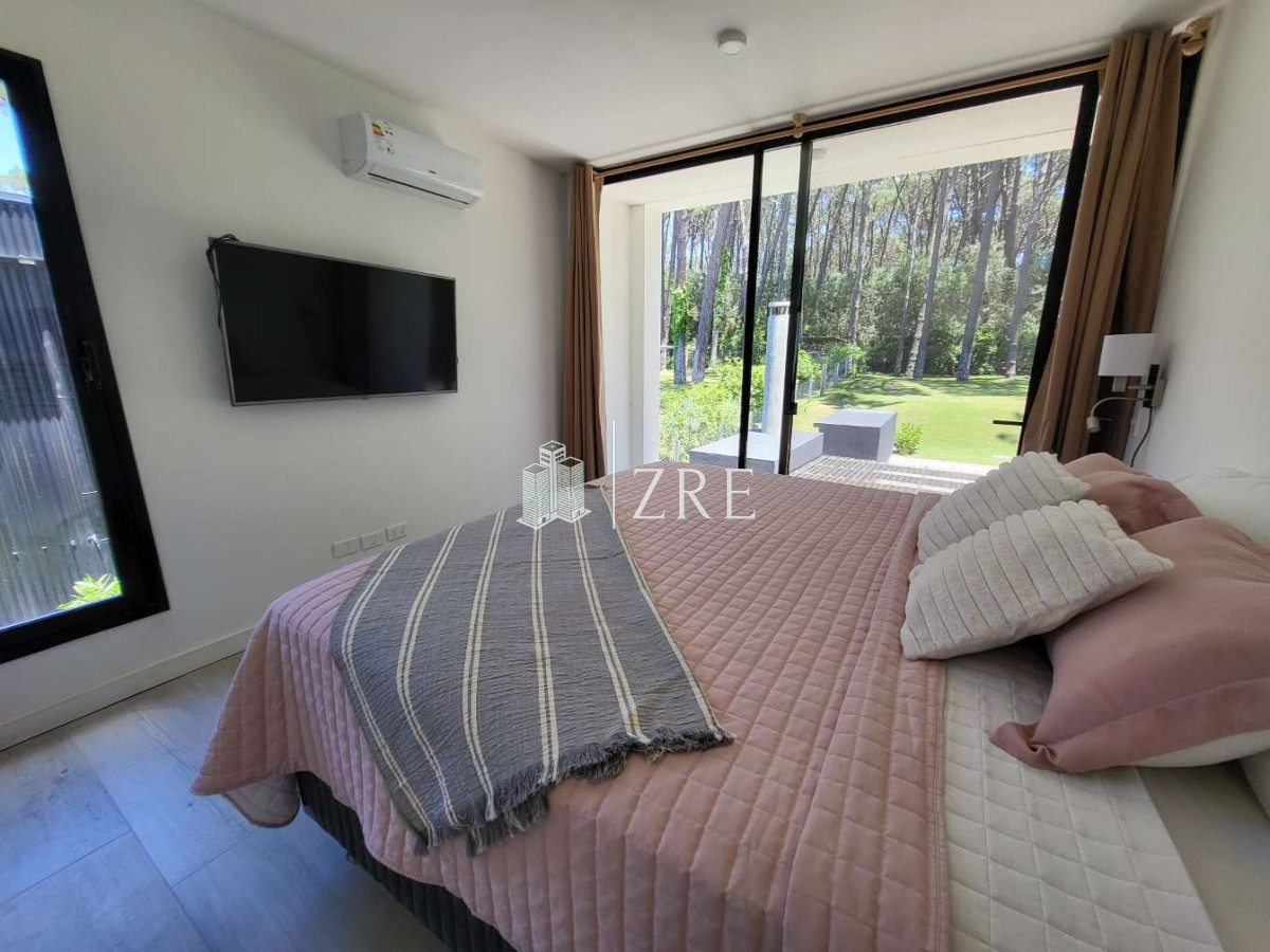Casa ID.708 - Venta casa 4 dormitorios. Playa Brava, Punta del Este 