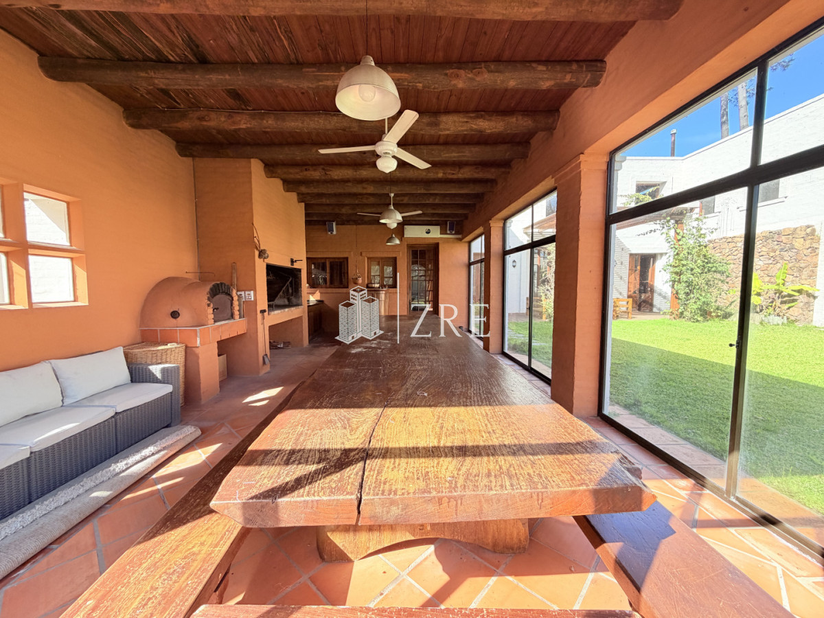 Casa ID.793 - Venta casa en  Barrio Privado La Arbolada Cinco Dormitorios Pisicina