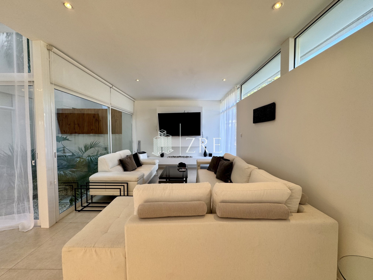 Casa ID.555 - Venta de casa 4 dormitorios en Green Park, Punta Ballena.