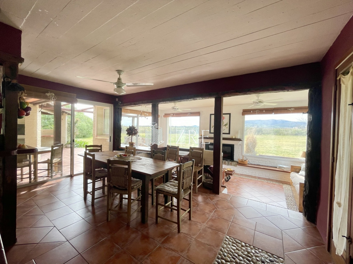 Casa ID.203 - Venta casa - 4 dormitorios. Piriapolis - Bella Vista 