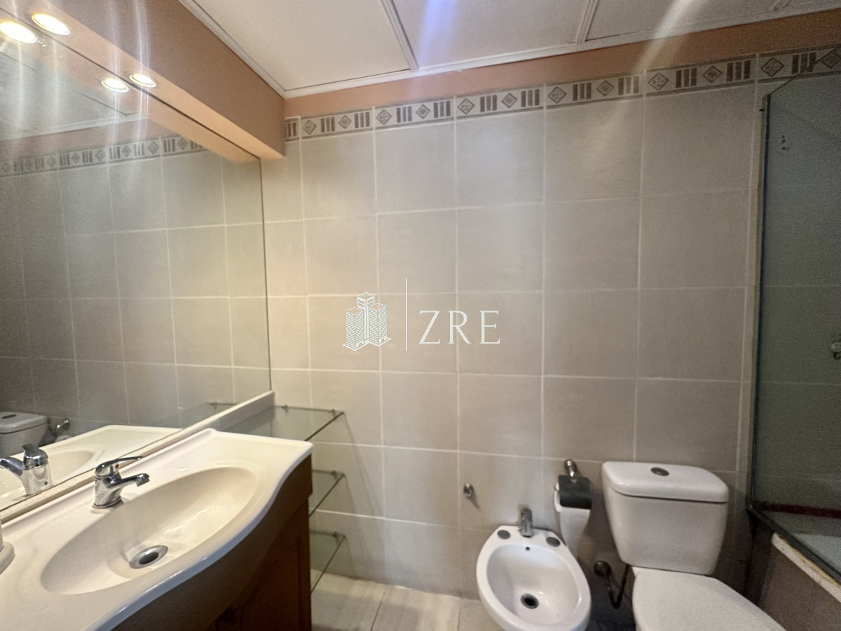 Casa ID.797 - Venta Casa Quincho - 4 Dormitorios + Pileta 