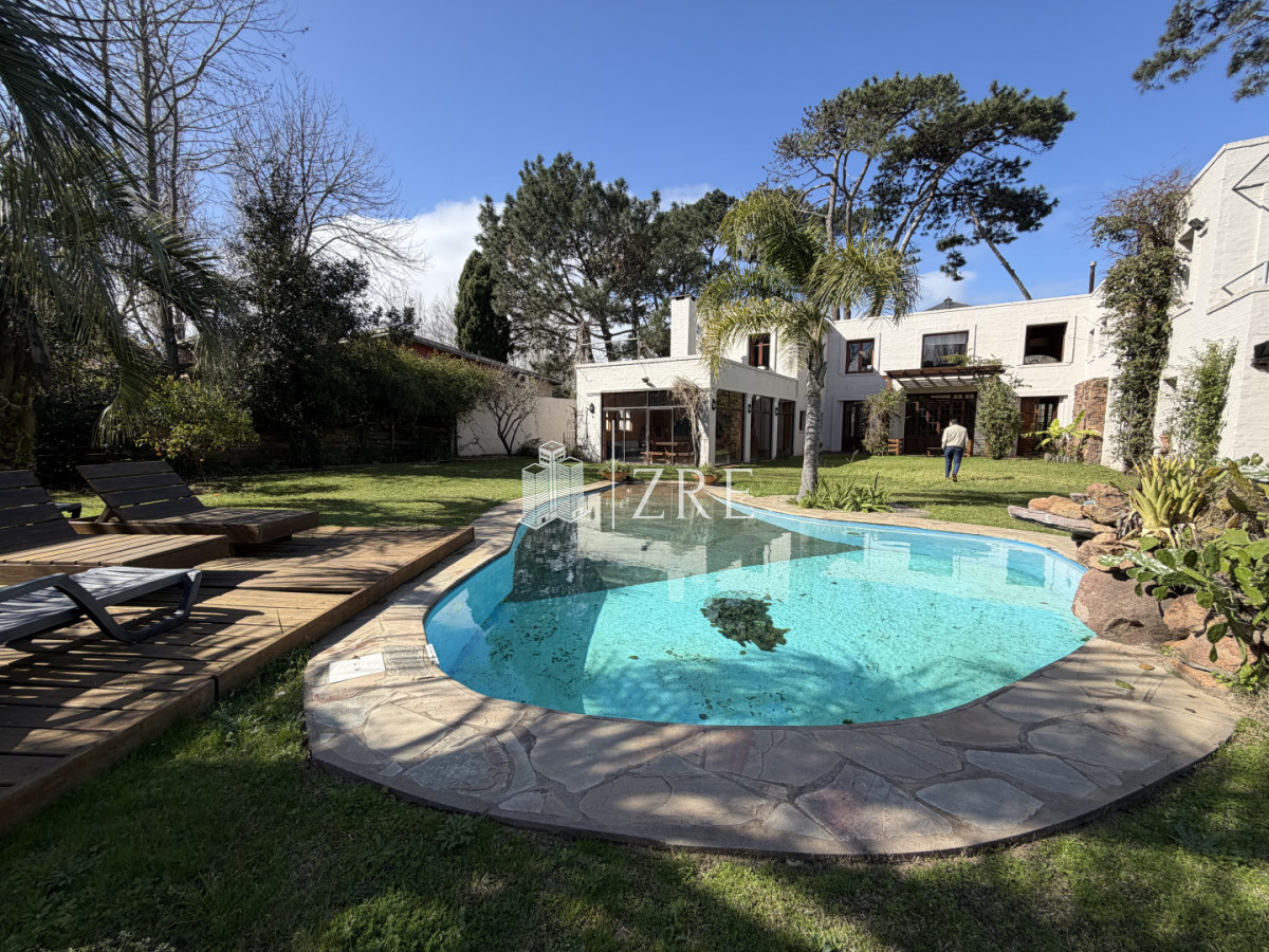 Casa ID.793 - Venta casa en  Barrio Privado La Arbolada Cinco Dormitorios Pisicina