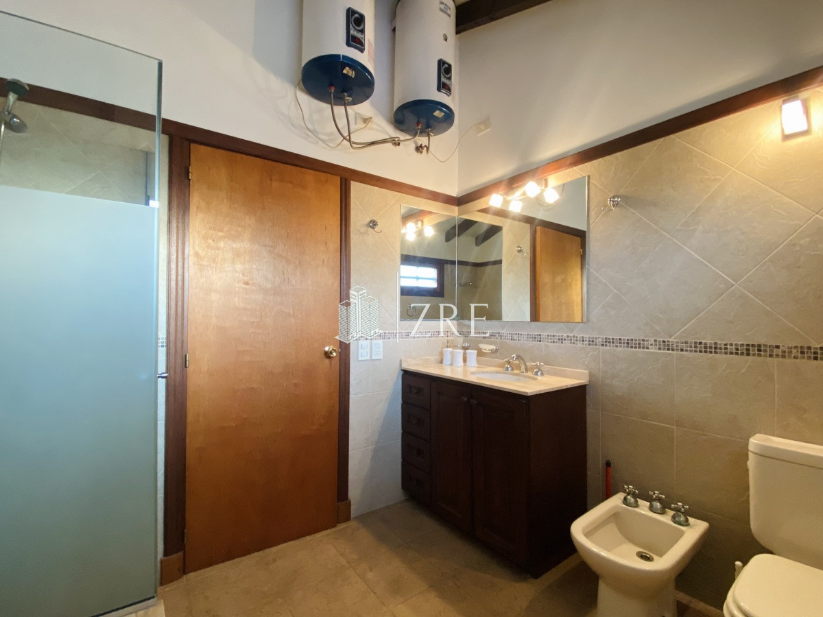 Casa ID.301 - Venta casa 3 dormitorios. Pinares Punta del Este. 