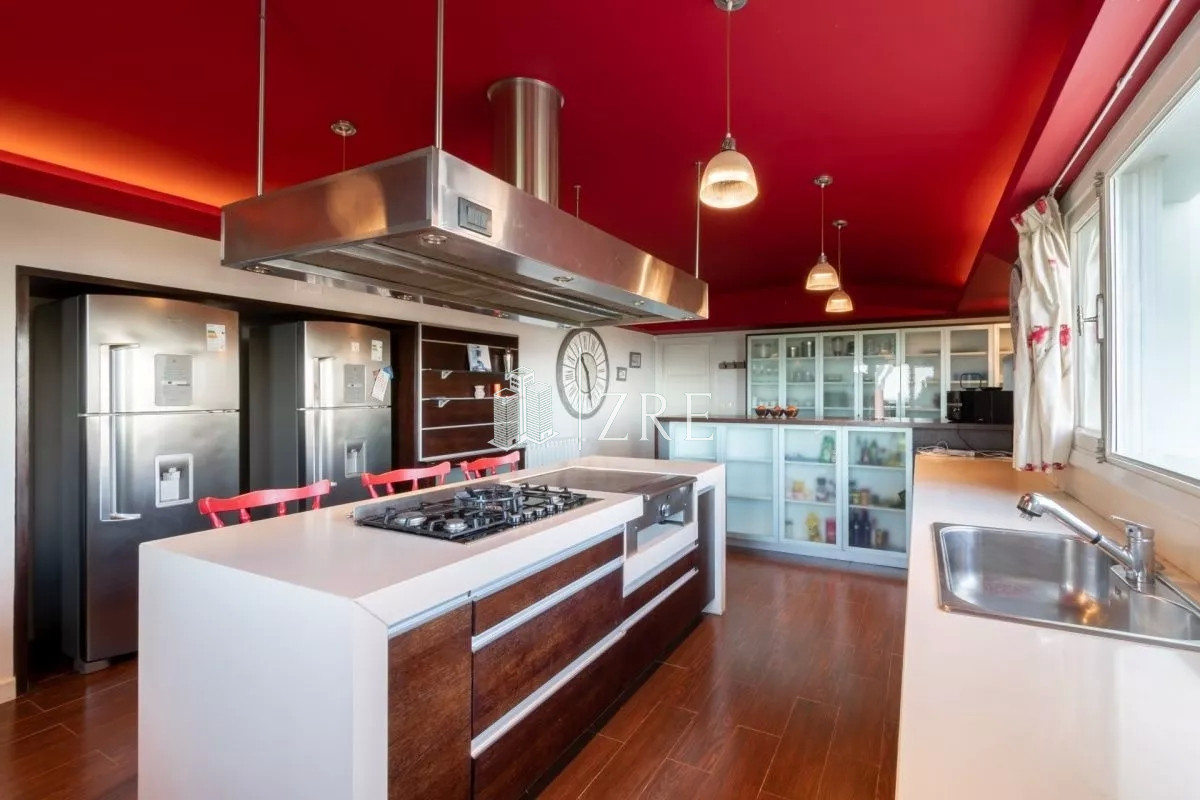 Casa ID.451 - Venta casa 8 dormitorios primera línea playa mansa Punta del Este