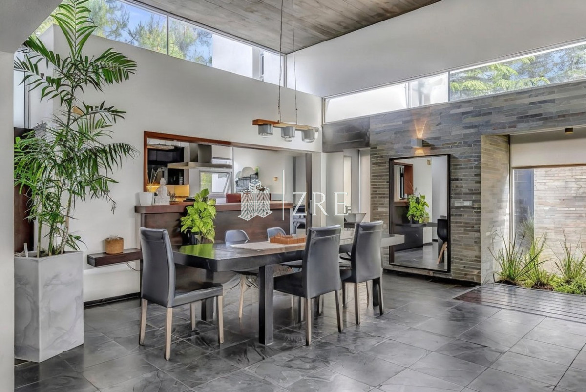 Casa ID.919 - Venta y alquiler casa 5 dormitorios. Playa brava, Punta del Este.