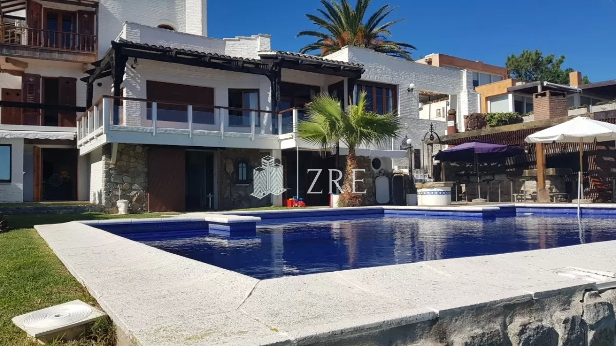 Casa ID.69 - Alquiler temporada gran casa en Punta Ballena en primera linea. 5 dormitorios