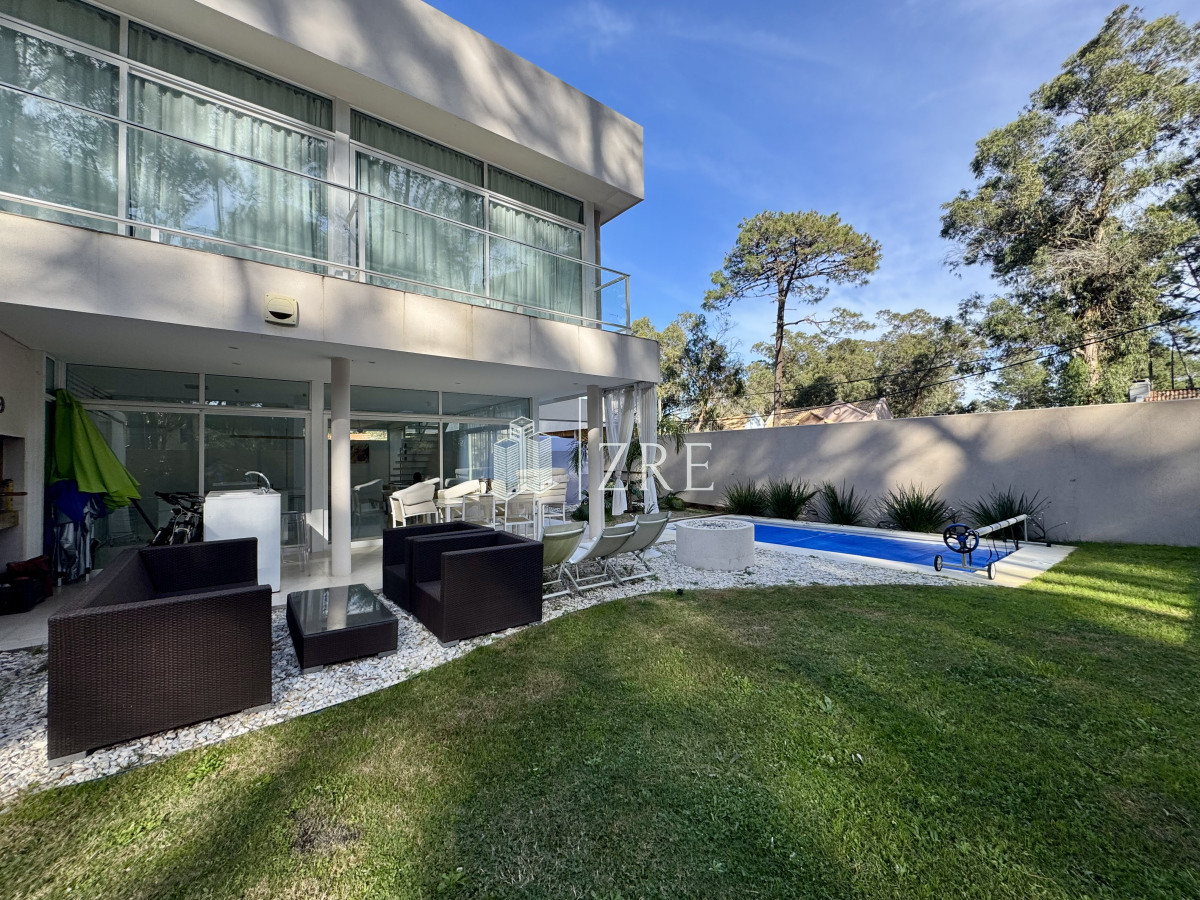 Casa ID.555 - Venta de casa 4 dormitorios en Green Park, Punta Ballena.