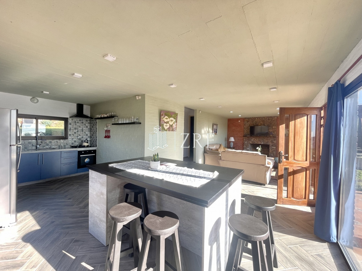Casa ID.185 - Venta Casa - 3 dormitorios - Pileta y parrillero - Piriapolis 
