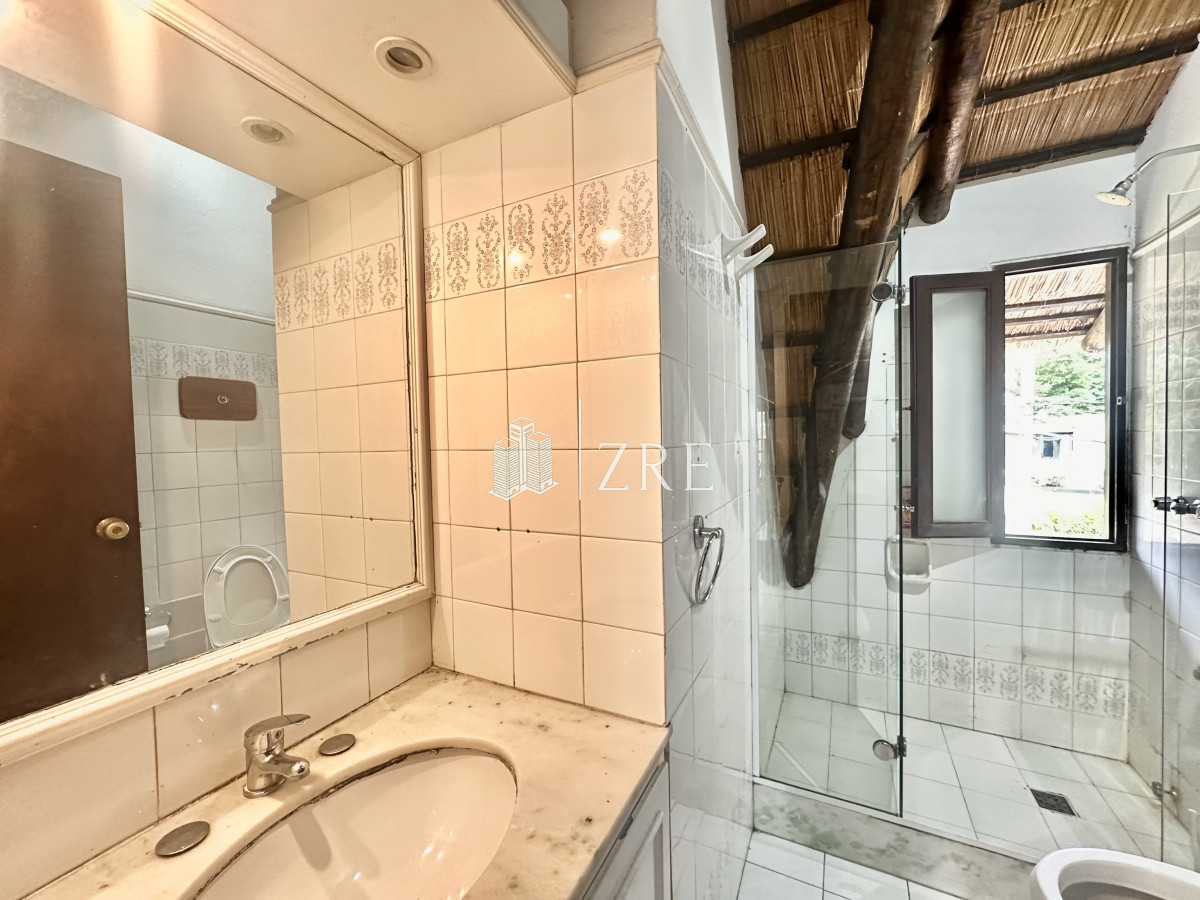 Casa ID.797 - Venta Casa Quincho - 4 Dormitorios + Pileta 