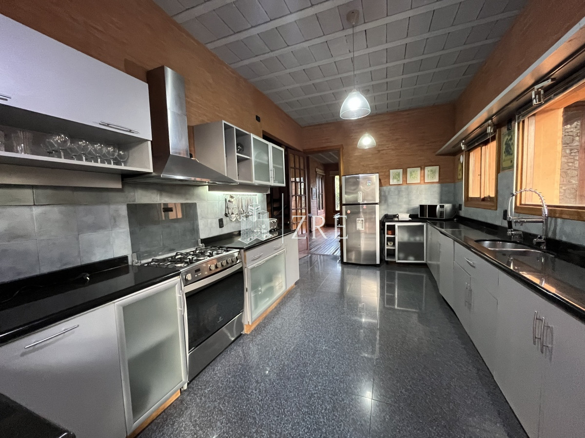 Casa ID.793 - Venta casa en  Barrio Privado La Arbolada Cinco Dormitorios Pisicina