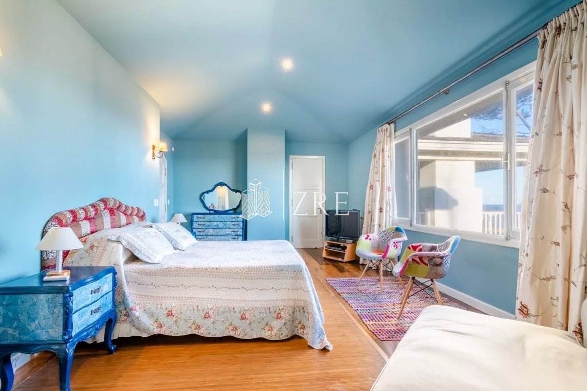Casa ID.451 - Venta casa 8 dormitorios primera línea playa mansa Punta del Este