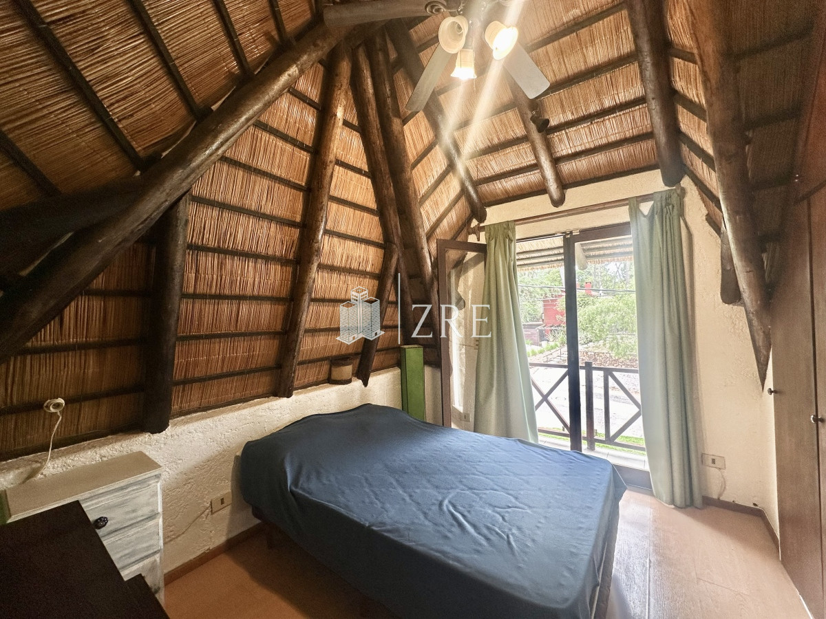 Casa ID.797 - Venta Casa Quincho - 4 Dormitorios + Pileta 