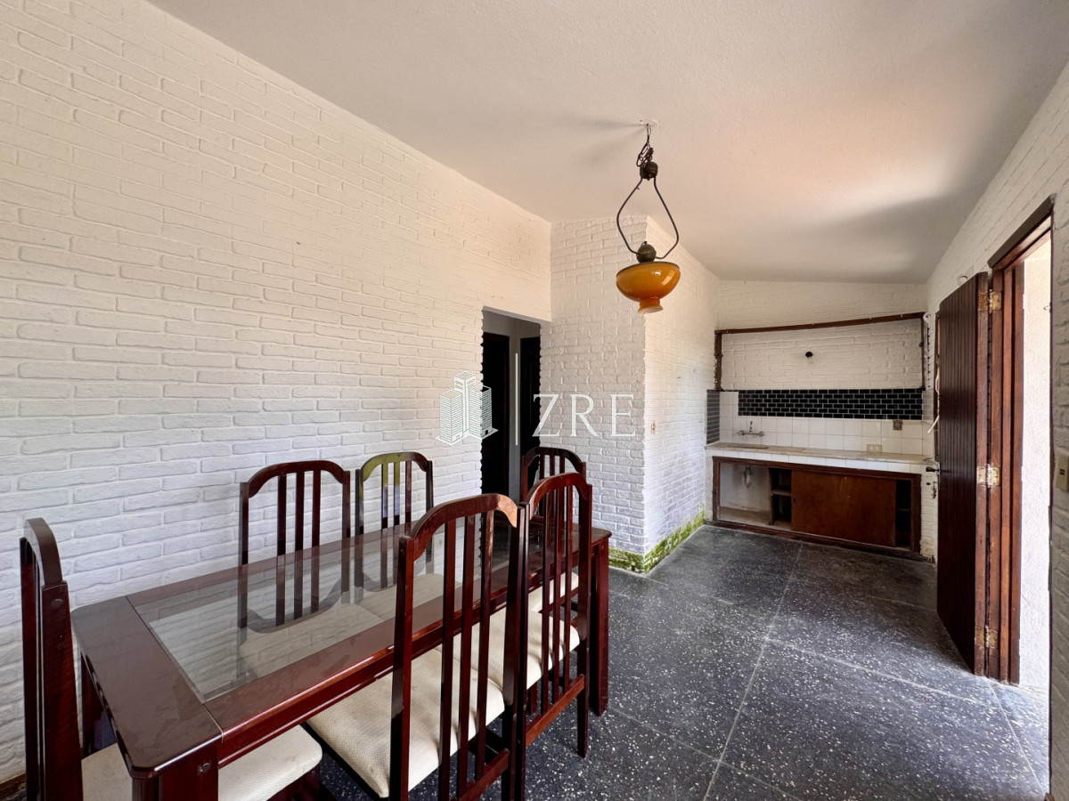 Casa ID.1350 - Venta casa 7 dormitorios, Cantegril, Punta del Este