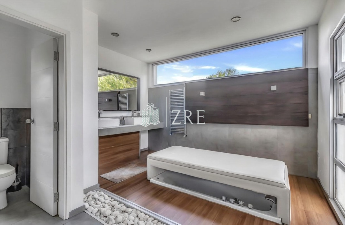 Casa ID.919 - Venta y alquiler casa 5 dormitorios. Playa brava, Punta del Este.