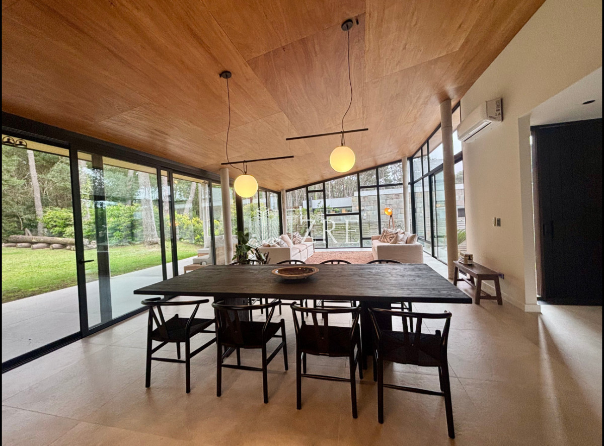 Casa ID.1353 - Casa moderna. 4 dormitorios. excelente estado 