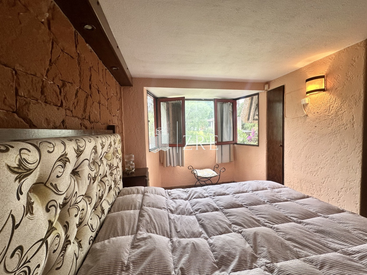 Casa ID.797 - Venta Casa Quincho - 4 Dormitorios + Pileta 