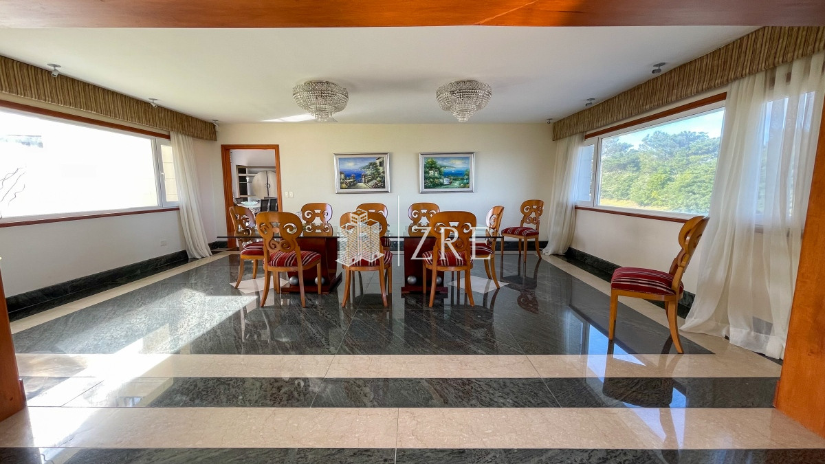Casa ID.283 - Venta casa 10 dormitorios playa mansa Punta del Este