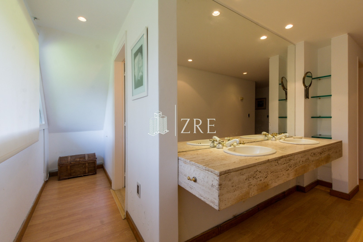 Casa ID.508 - Venta residencia en Playa Mansa Punta del Este