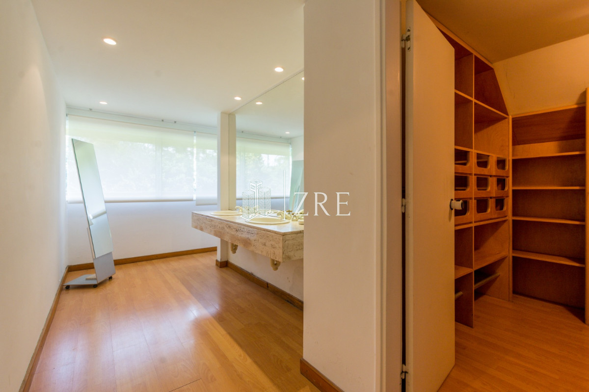 Casa ID.508 - Venta residencia en Playa Mansa Punta del Este