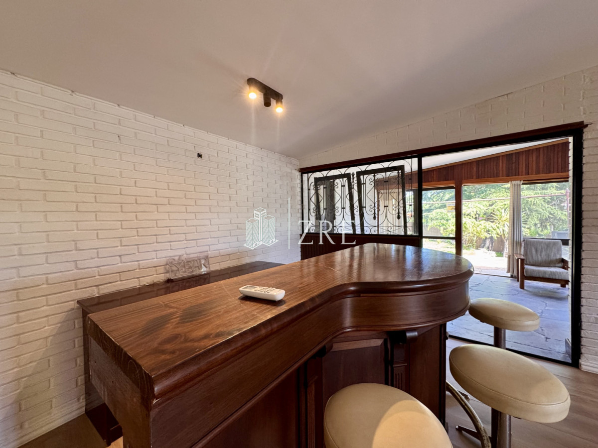 Casa ID.1350 - Venta casa 7 dormitorios, Cantegril, Punta del Este