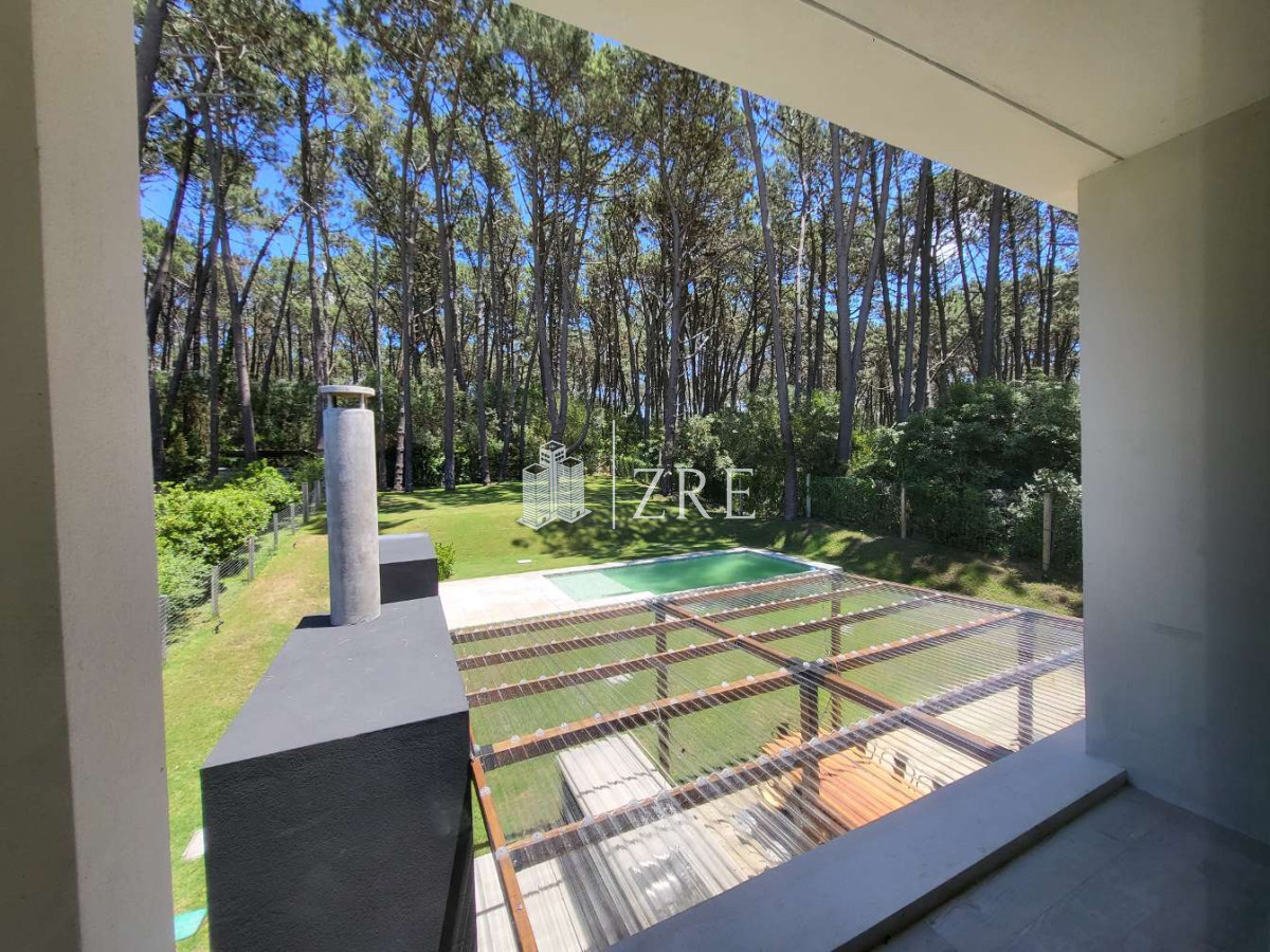 Casa ID.708 - Venta casa 4 dormitorios. Playa Brava, Punta del Este 