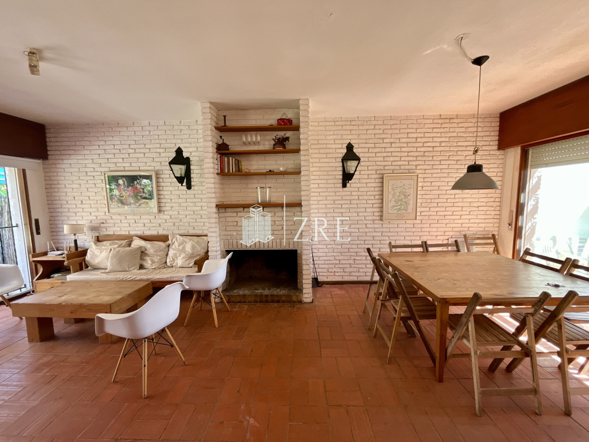Casa ID.689 - Venta casa 3 dormitorios, La barra. Punta del Este 