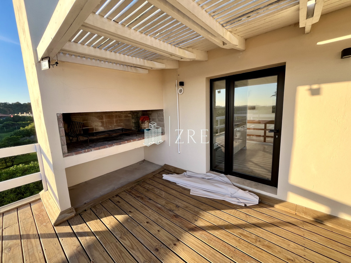 Casa ID.592 - Venta casa frente al mar con piscina 