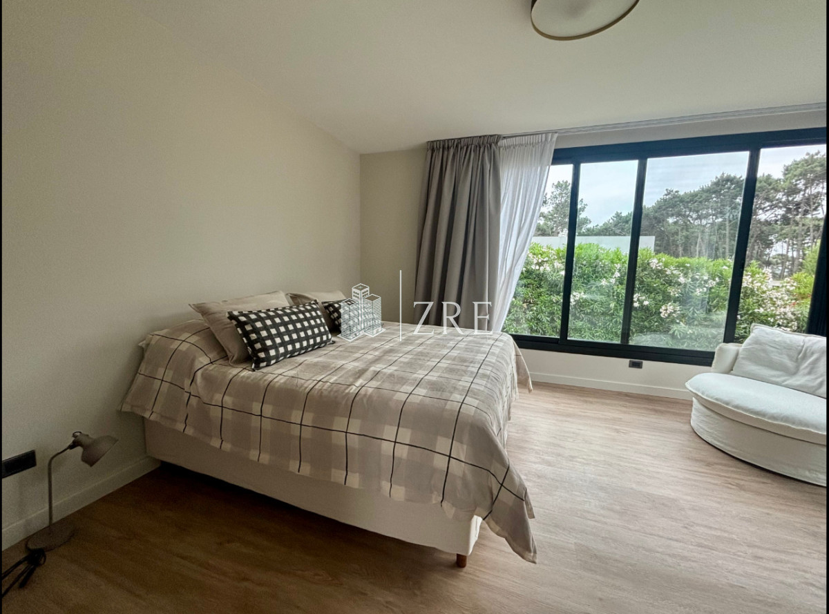 Casa ID.1353 - Casa moderna. 4 dormitorios. excelente estado 