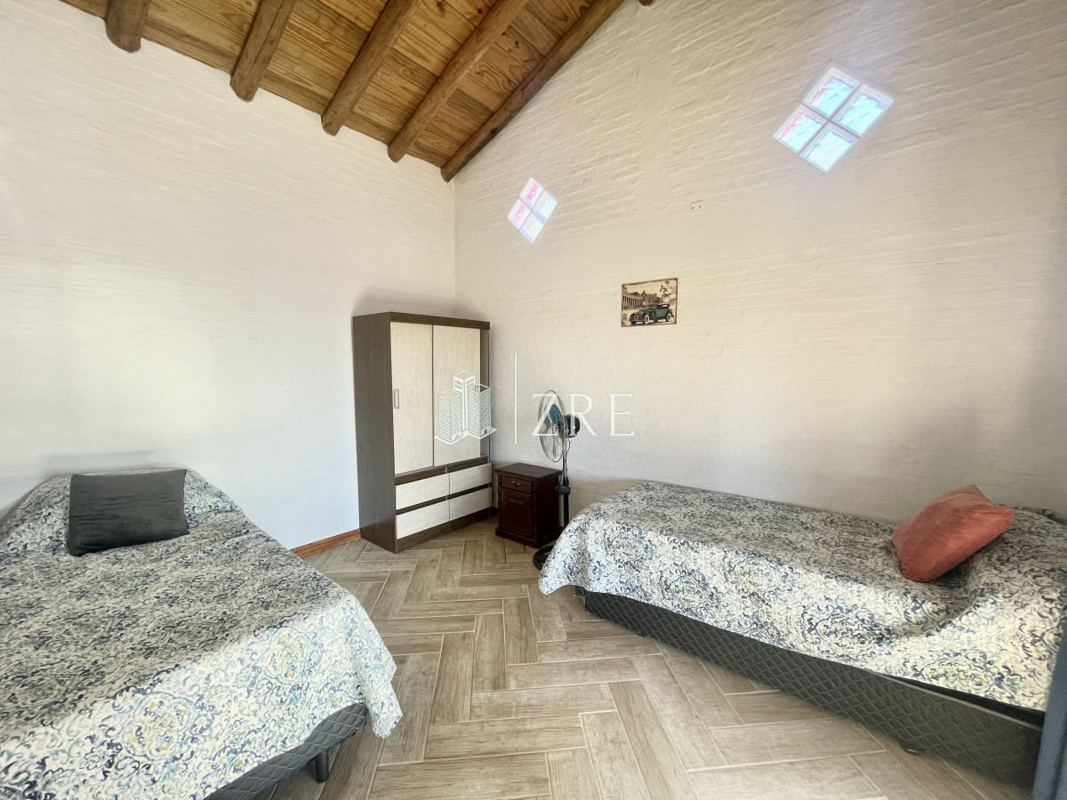 Casa ID.185 - Venta Casa - 3 dormitorios - Pileta y parrillero - Piriapolis 