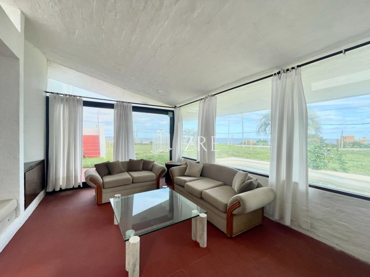 Casa ID.239 - Venta Casa sobre la ruta frente al mar Punta del Este.