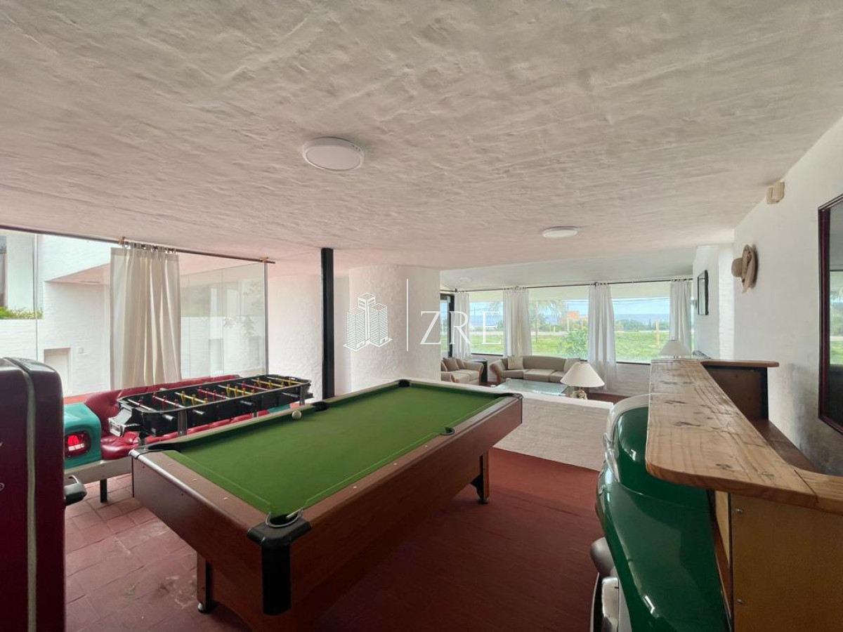Casa ID.239 - Venta Casa sobre la ruta frente al mar Punta del Este.