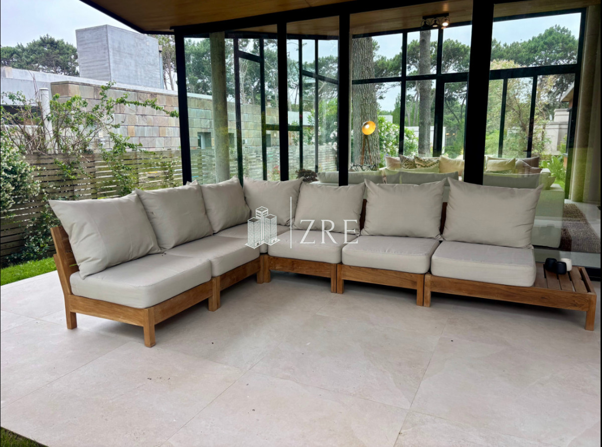 Casa ID.1353 - Casa moderna. 4 dormitorios. excelente estado 