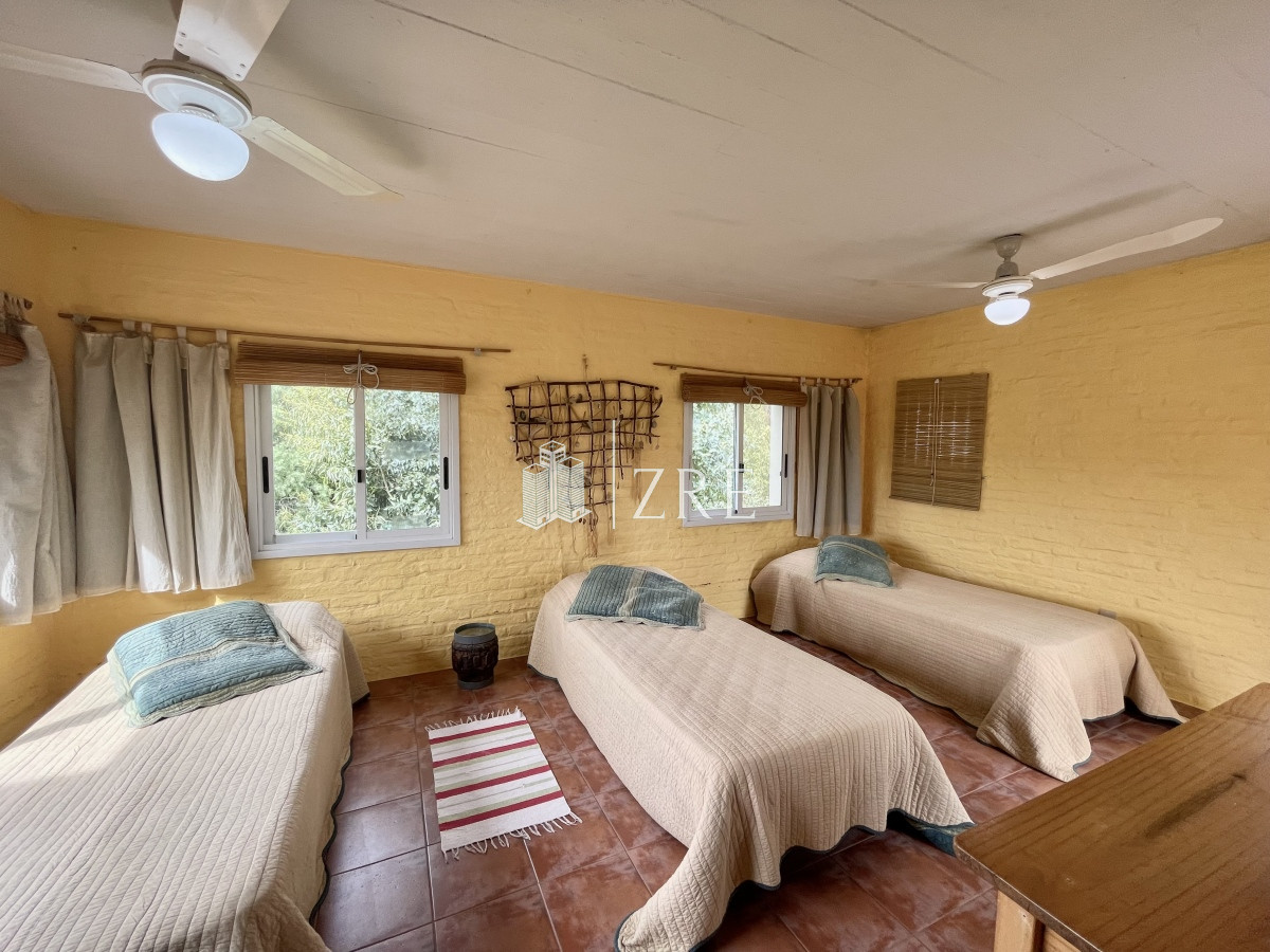 Casa ID.203 - Venta casa - 4 dormitorios. Piriapolis - Bella Vista 
