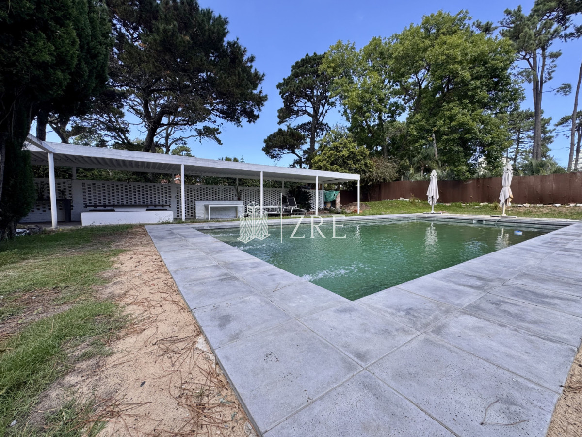 Casa ID.1350 - Venta casa 7 dormitorios, Cantegril, Punta del Este