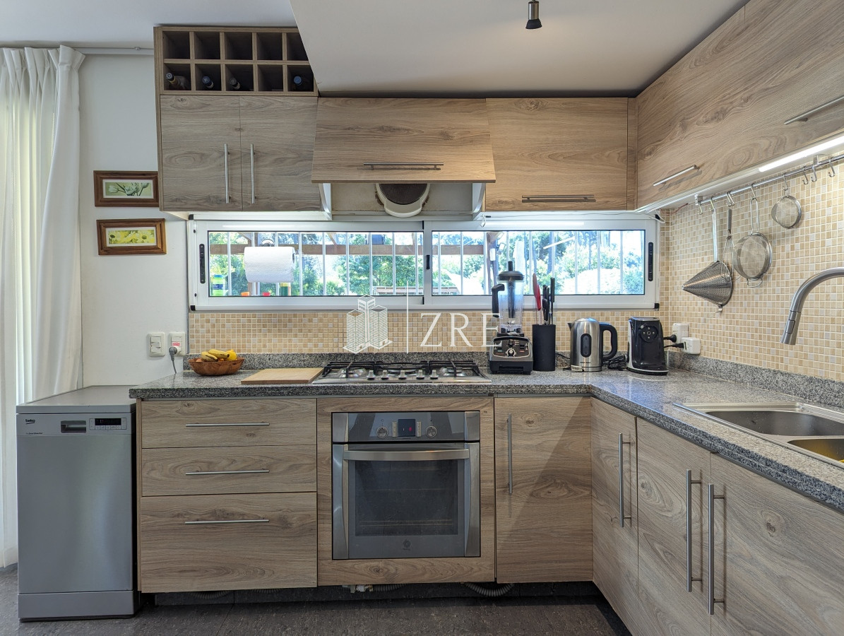 Casa ID.720 - Venta y alquiler espectacular casa en Parque Burnett, Maldonado