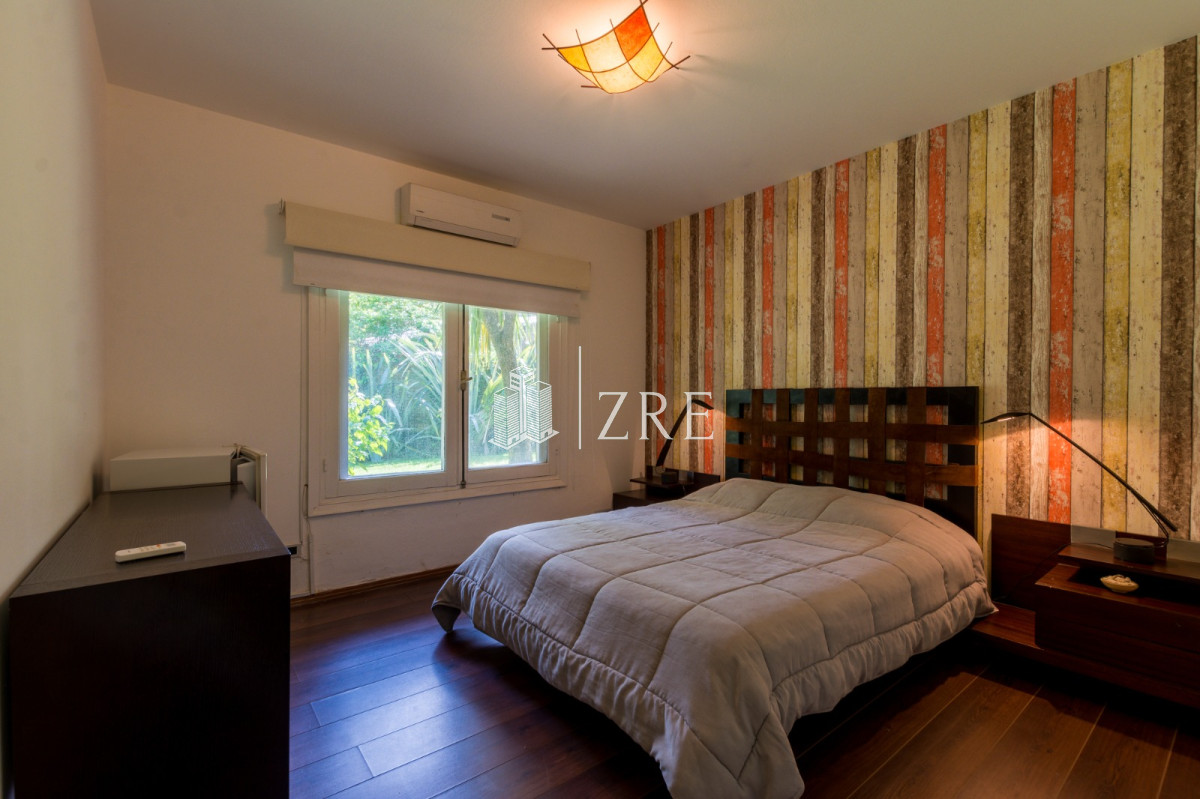 Casa ID.508 - Venta residencia en Playa Mansa Punta del Este