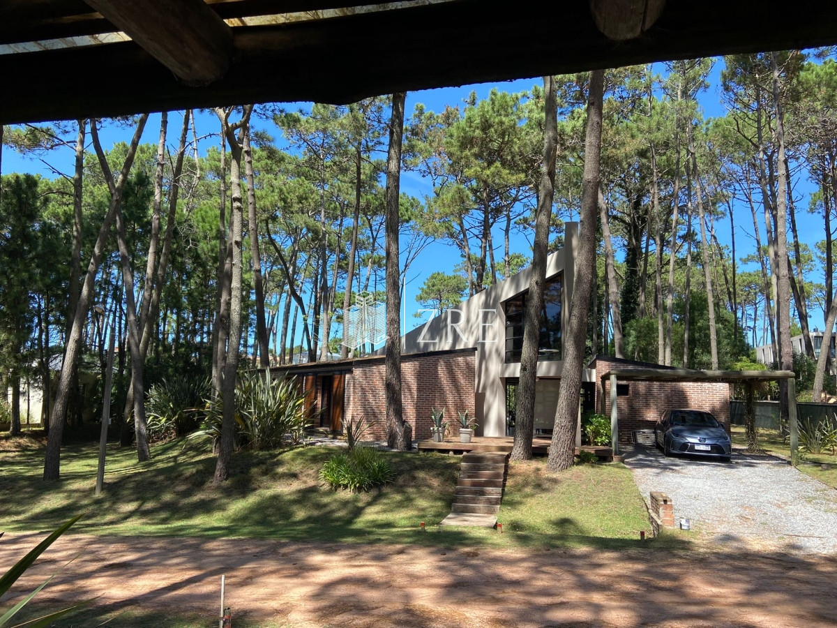 Casa ID.281 - Venta casa 4 dormitorios Laguna Blanca