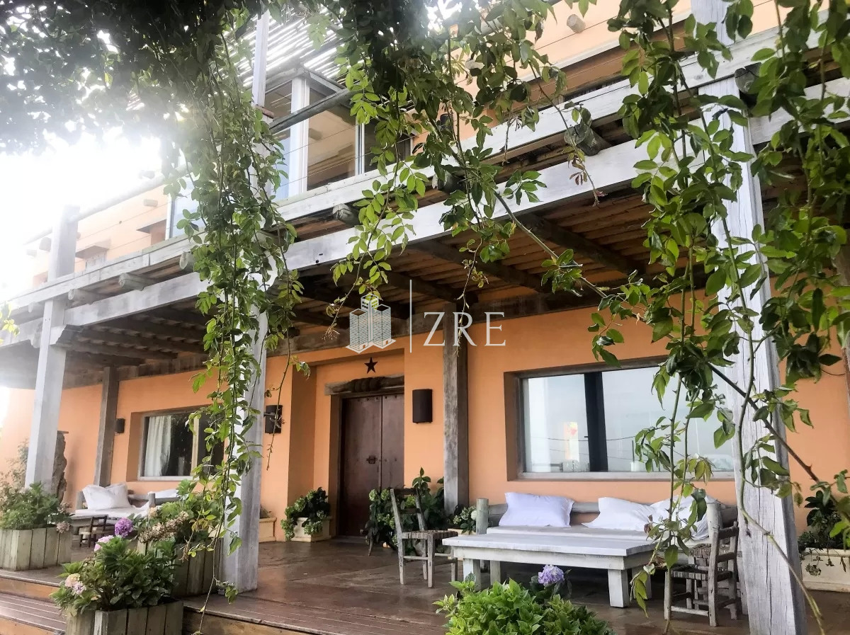 Casa ID.192 - Casa en venta 7 dormitorios Punta Piedras