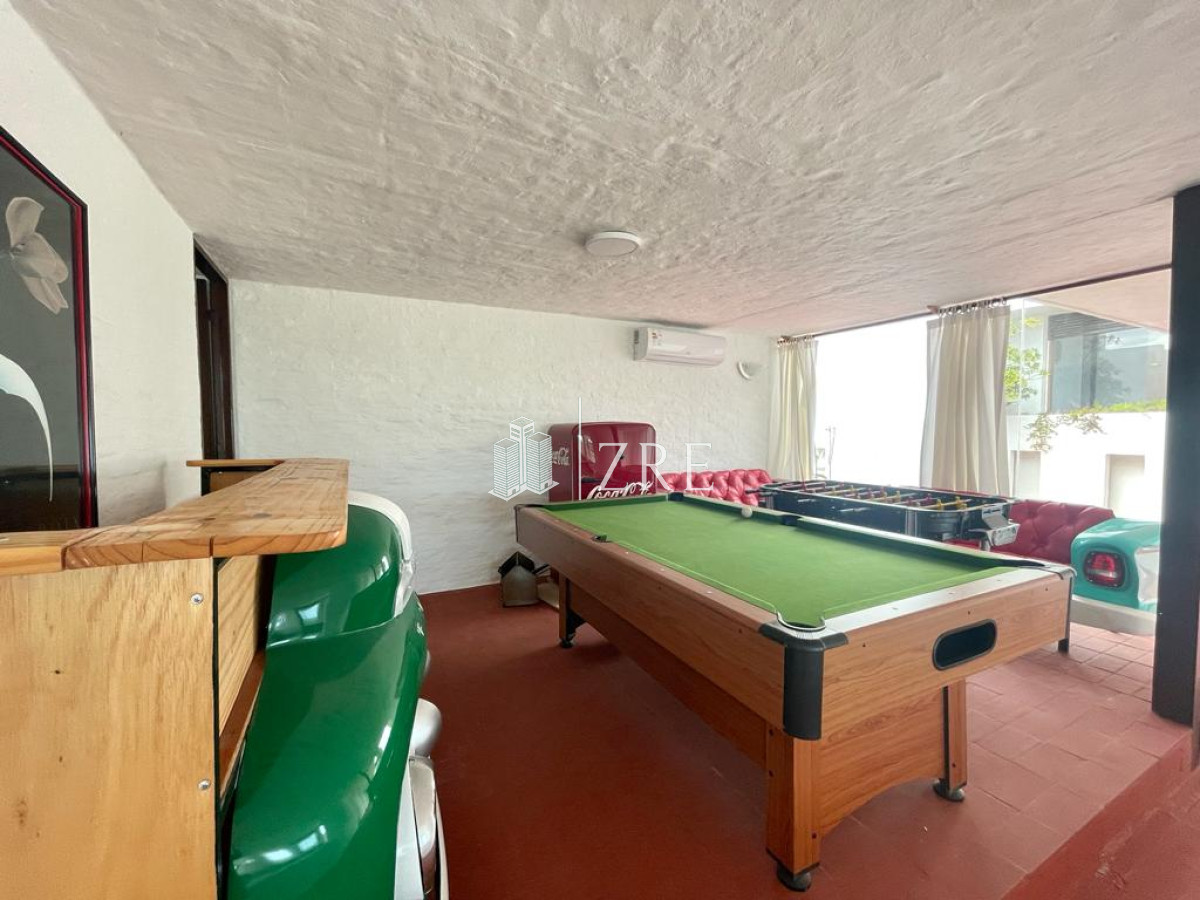Casa ID.239 - Venta Casa sobre la ruta frente al mar Punta del Este.